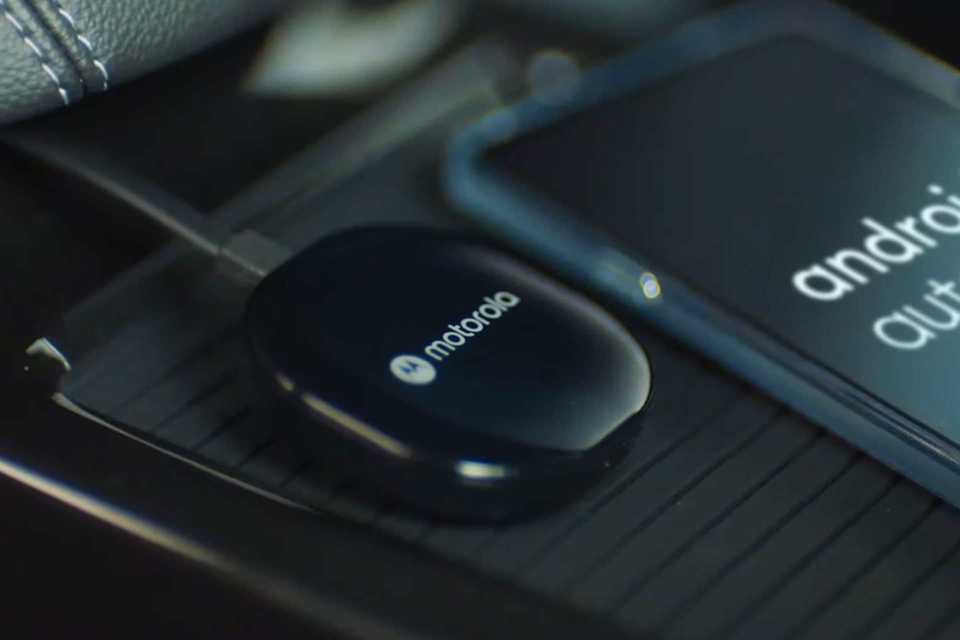 Llega a Argentina Motorola MA1: un dispositivo que permite disfrutar de Android Auto sin utilizar cables