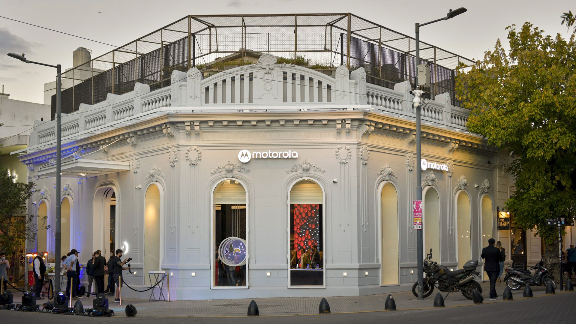 Motorola inaugura sus primeras dos motorola Flagship Stores en Argentina