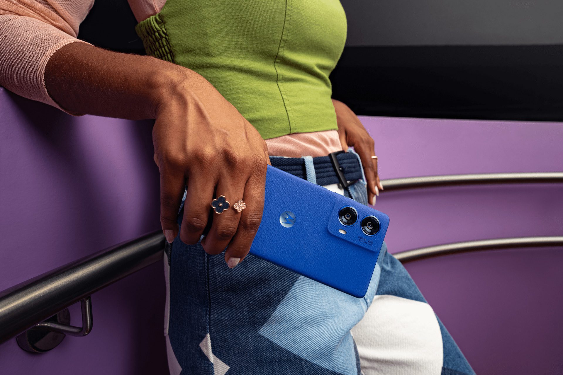 Motorola presenta en Argentina el primer moto g con pantalla sin bordes: moto g85 5G