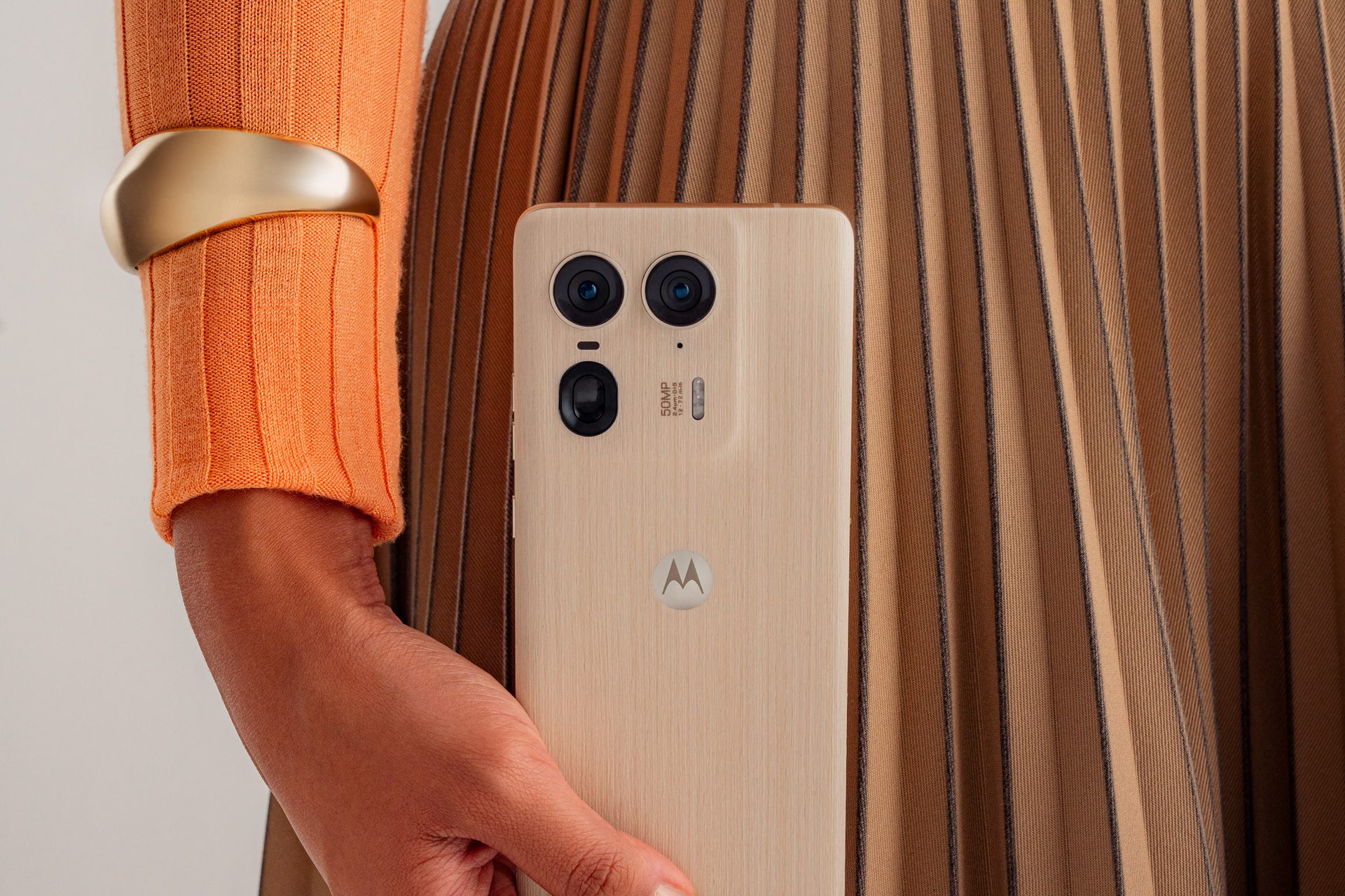 Dia dos Namorados: Motorola oferece opções de smartphones para cada tipo de casal