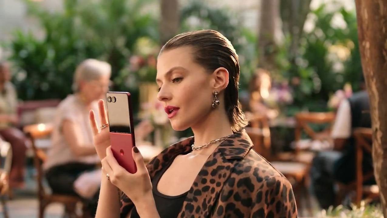 Motorola apresenta campanha para o lançamento das famílias razr e edge 60