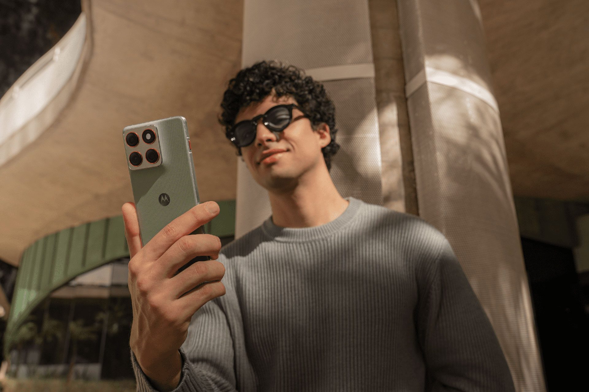 Veja 5 maneiras de usar o Gemini no motorola edge 70 e levar mais inteligência ao dia a dia