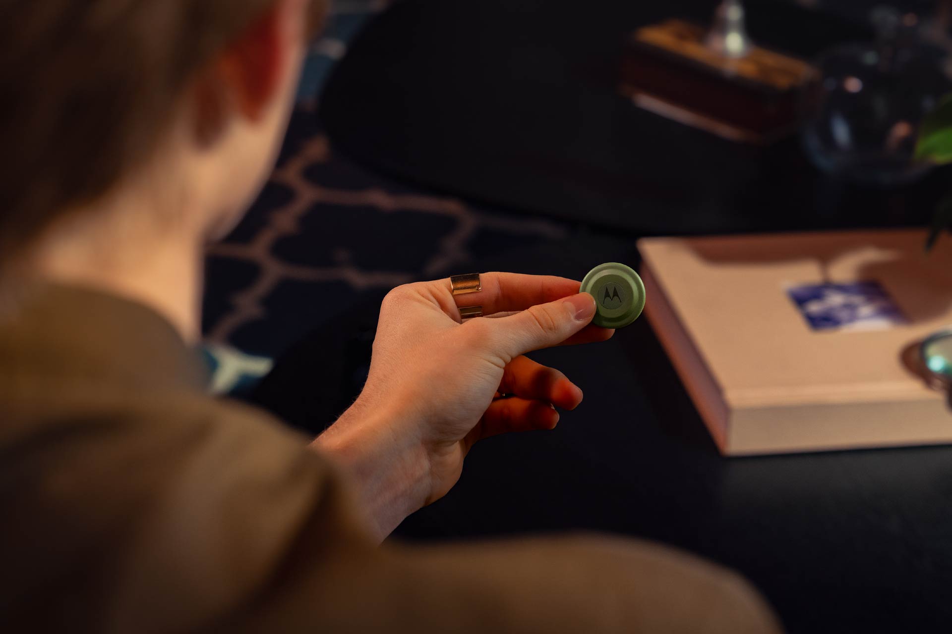 Motorola amplía las funciones de localización con moto tag, que ahora incorpora Ultra Wide Band (UWB) para localizar objetos cercanos con precisión