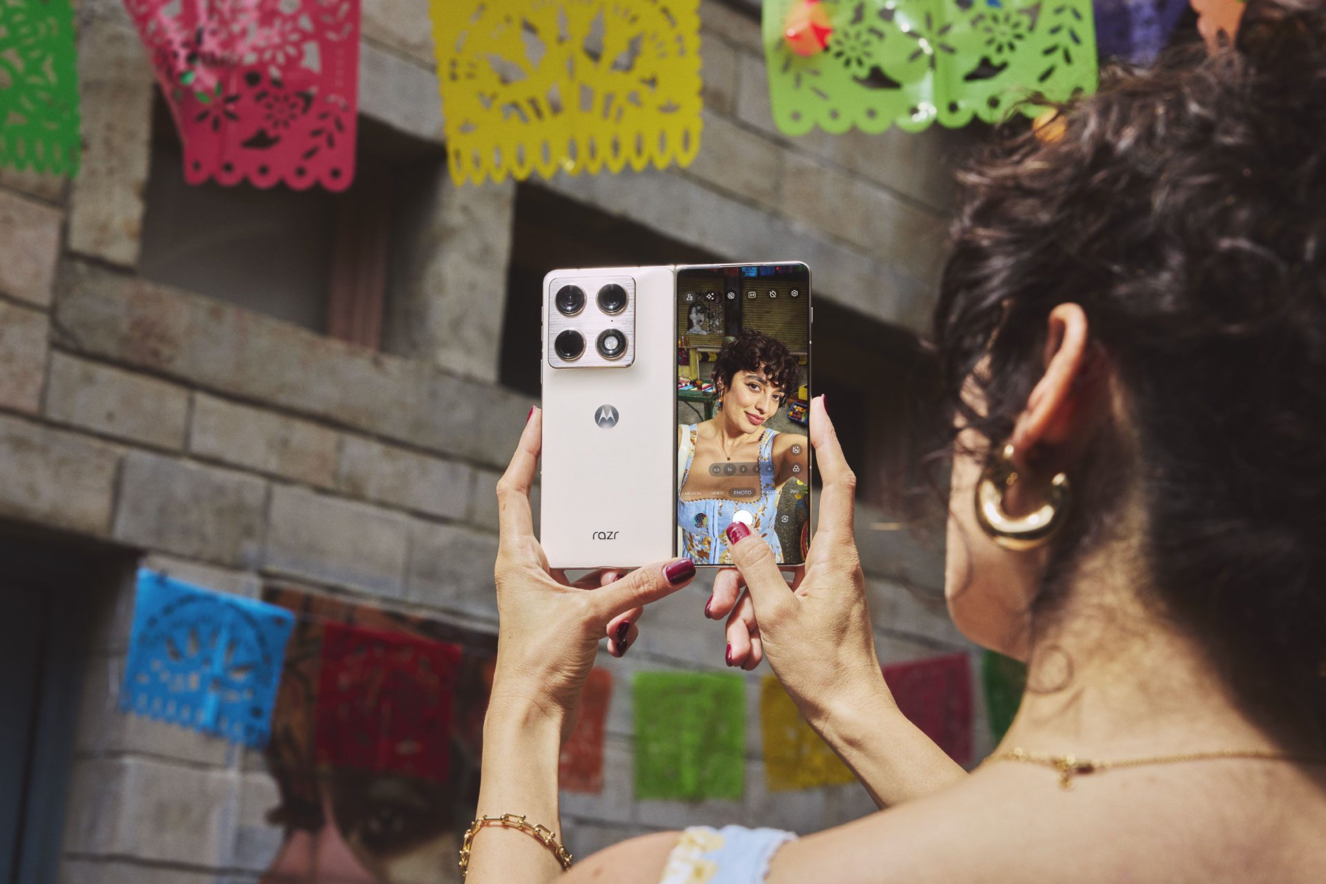 El nuevo motorola razr fold se posiciona como la cámara #1 en el segmento de los plegables a nivel global, de acuerdo con DXOMARK