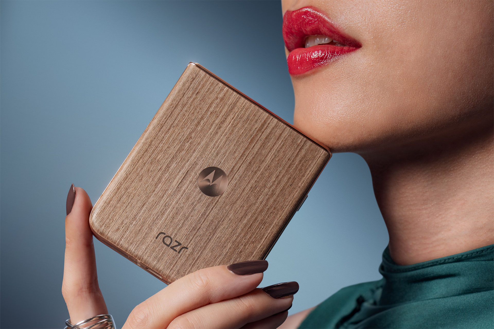 Llega a Colombia el nuevo motorola razr 60 ultra el teléfono plegable más potente del mundo