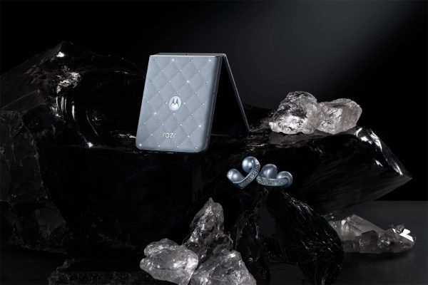 motorola razr 60 buds loop Swarovski